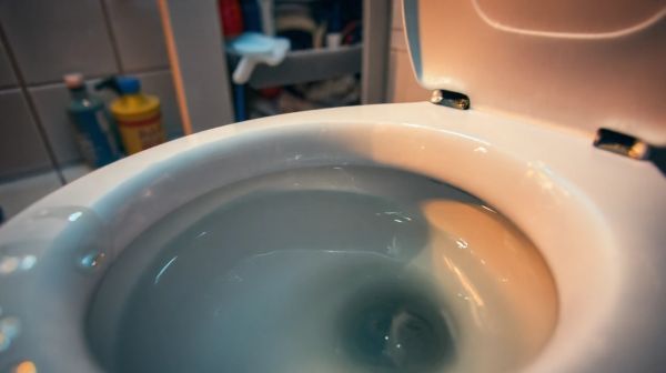 Les meilleures astuces pour déboucher votre wc rapidement